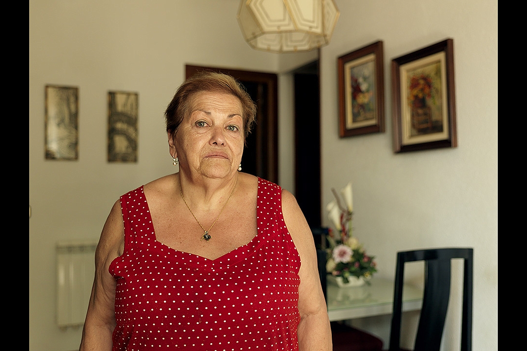 After deduction of her monthly fixed costs, Señora Vicencia has got € 272,00 left for buying food, clothes, and other expenses.   