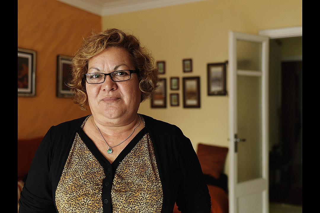 Señora Margarita (59) receives a monthly widows` pension of   € 510,00. After deduction of her fixed costs she has got € 285,00 left each month. Her daughter pays the rent of their shared apartment, her son takes care of her telephone bills. 